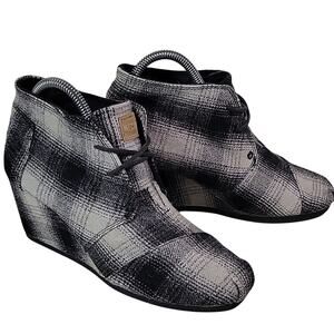Toms Gray and Black Plaid Wool Wedge Ankle Boots Womens Size 8.5